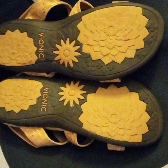 Vionic flat Sandsls - Picture 5 of 5